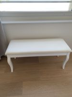 Sitzbank gepolstert weiss Holzbeine guter Zustand