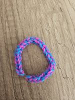 Selbstgemachtes Armband aus Gummibändern, Bunt, Frühling 