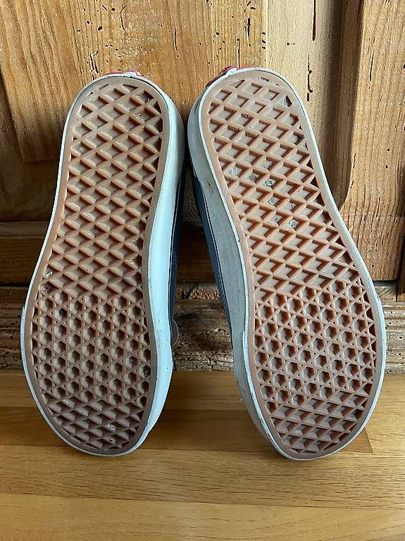 Vans Scarpe da donna: Vans OLD SKOOL basses couleur bleue et noire – Usato da Pully venduto da jul_tp8w 4