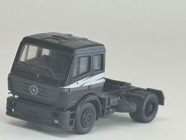 HR- Roco ? Mercedes Sattelzugmaschine schwarz