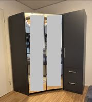 Eckschrank grau mit Spiegeltüren