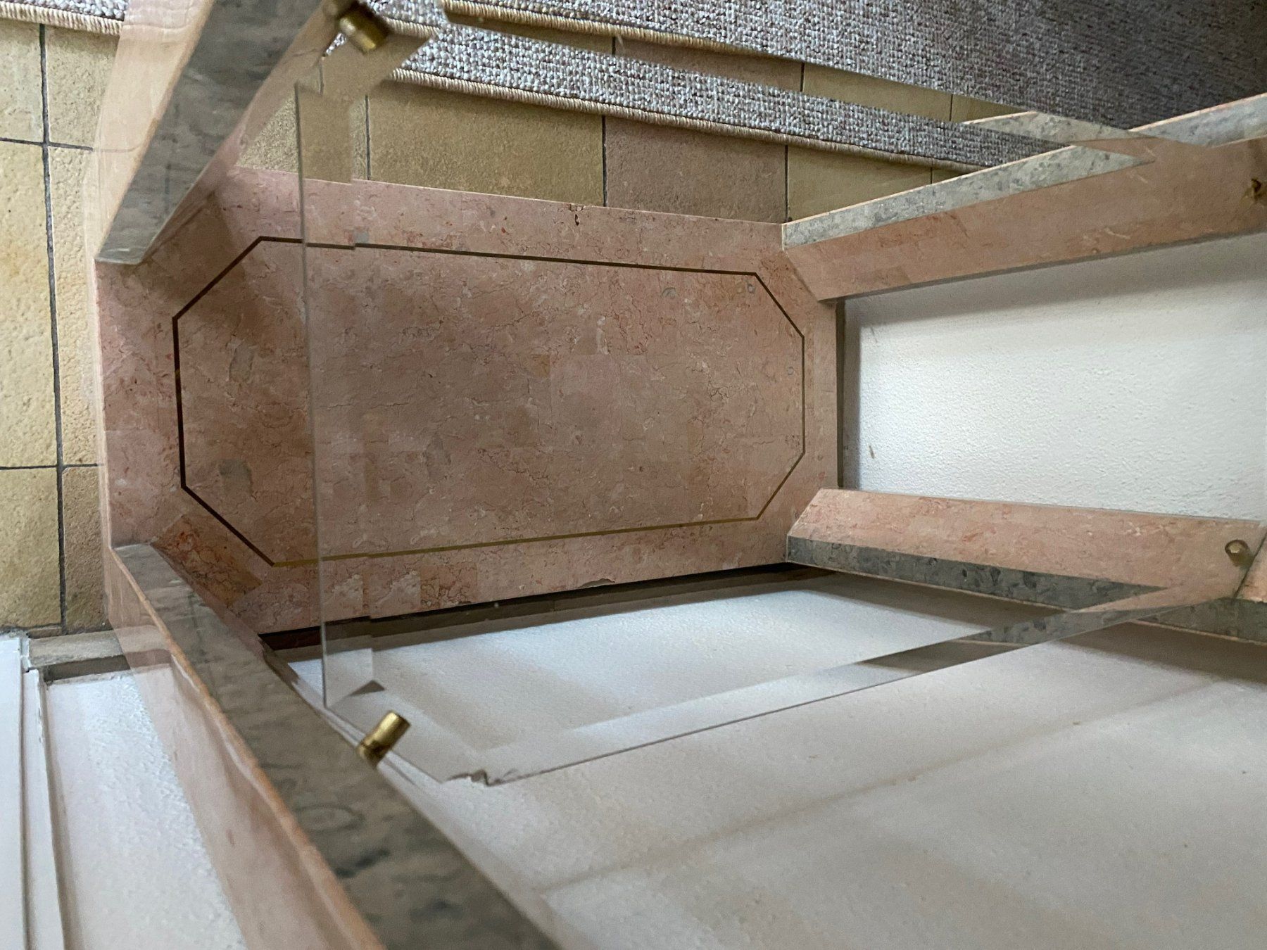 Vetrine: Fossilgestein-Glas Vitrine – Usato da Wohlen AG venduto da homecollectivech 4