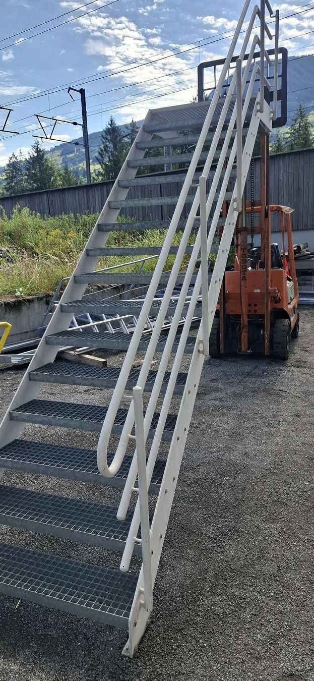 Treppen: Treppe mit Podest und Geländer – Gebraucht aus Reichenbach i. K. von Wskorpion 2