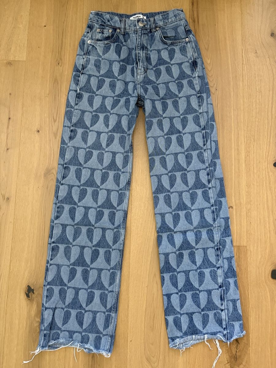 Pull&Bear Pantaloni: Pull&Bear Jeans mit Herzmuster blau Grösse 34 – Usato da Läufelfingen venduto da v.sutter 1