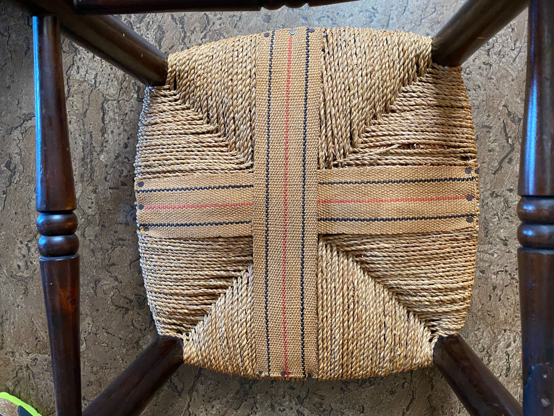 Sgabelli: Antiker Hocker mit originaler Bespannung, sehr bequem. – Usato da Stein AR venduto da claire009 7
