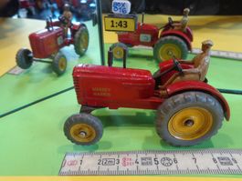 Massey Harris 1/43 (ohne Box) Dinky No.300 GB   > (Box016) C