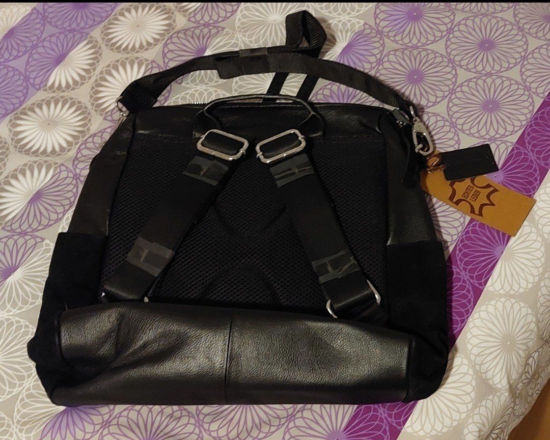 Zaini: schwarzer Lederrucksack – Nuovo (secondo la descrizione) da Wislikofen venduto da Ana.Gomes 1