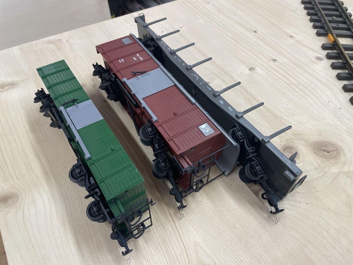 Fama Modellini di ferrovie: Fama Utz Alpineline 3 x Güterwagen – Usato da Küssnacht am Rigi venduto da Hluchs 1