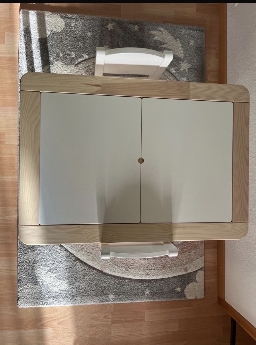 Ikea Ensemble table et chaises: Kindertisch mit 2 Stühle – D'occasion à Bern par Bern.27 1