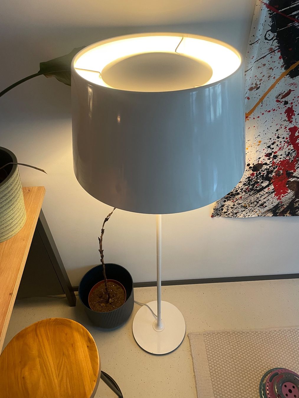 Ikea Lampade: Modern white floor lamp, warm cozy light – Usato da Zürich venduto da giu_q8xp 1