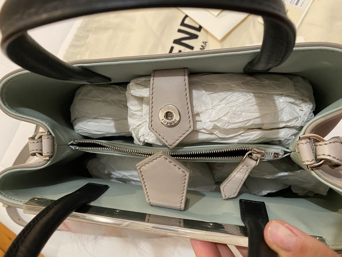 Fendi Borse da donna: Fendi 2jours leather handbag with Fur Charm – Nuovo (secondo la descrizione) da Mies venduto da nic_yk5d 5