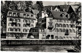 Baden, Badhotel Adler mit Oldtimer davor, gelaufen 1963