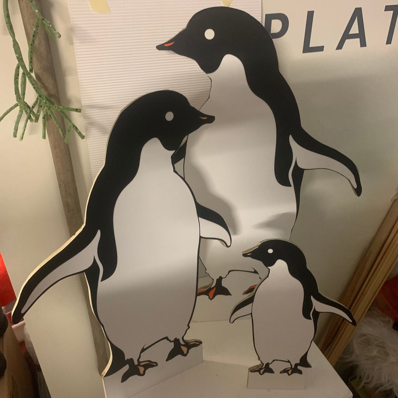 Tutte le decorazioni: f. Kindergarten oder Schaufenster: 3 Pinguine zum stellen – Usato da St. Gallen venduto da Miousch 2
