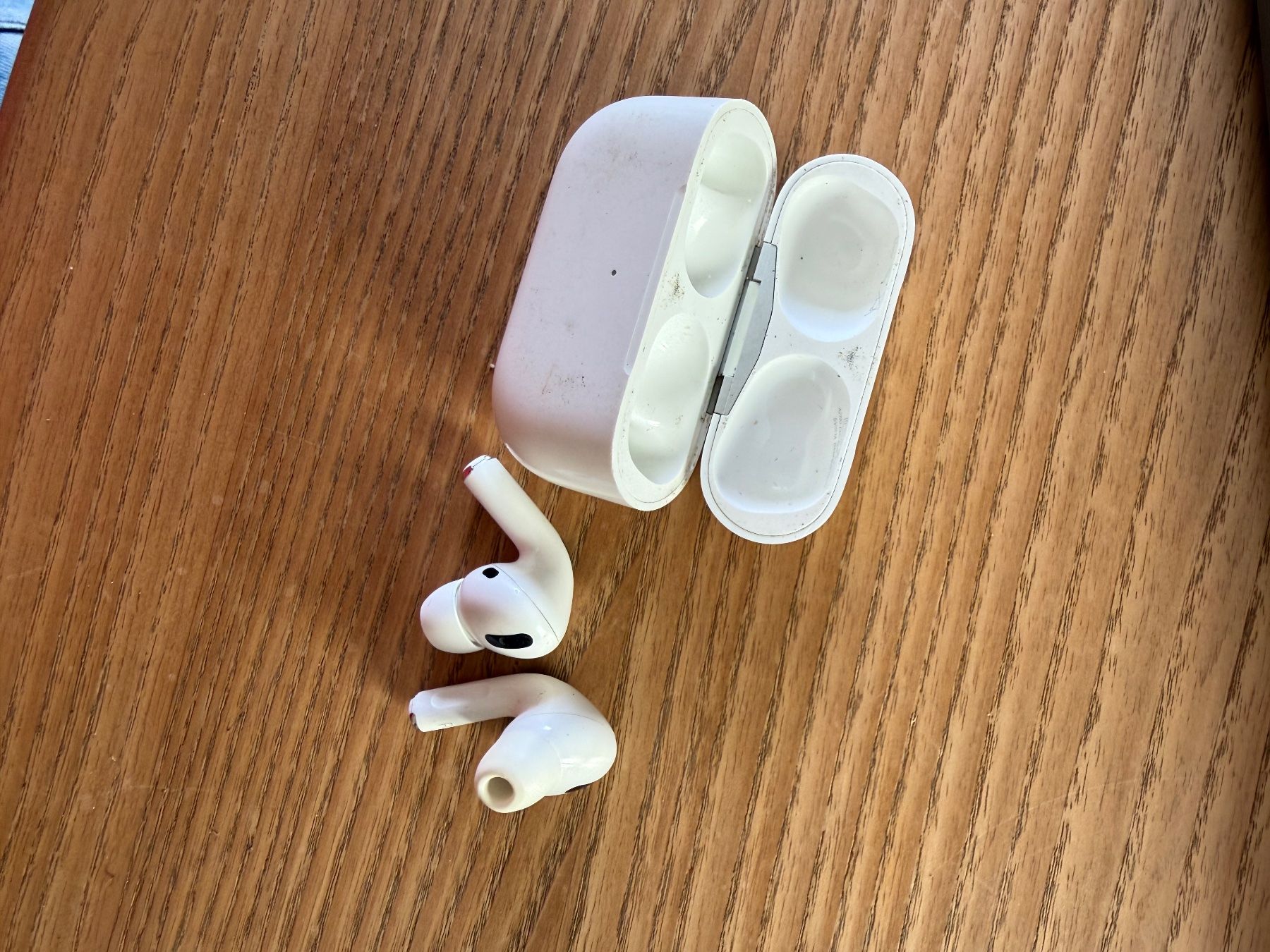 Apple Kopfhörer: AirPods Pro 1 Generation – Gebraucht aus Zürich von eva_mkj7