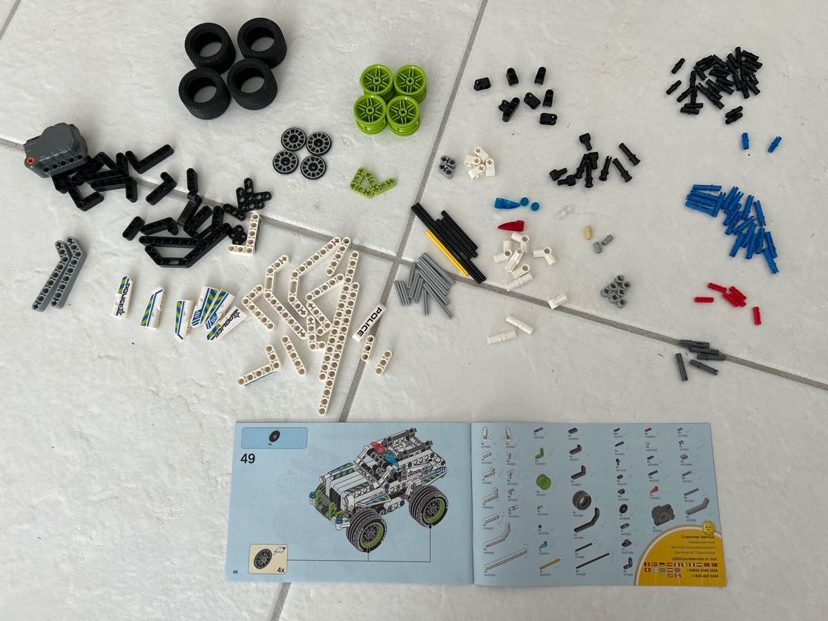 Lego Spielzeuge: LEGO Technic 42047 - Polizei Einsatzfahrzeug – Gebraucht aus Frauenfeld von 2Lions 1