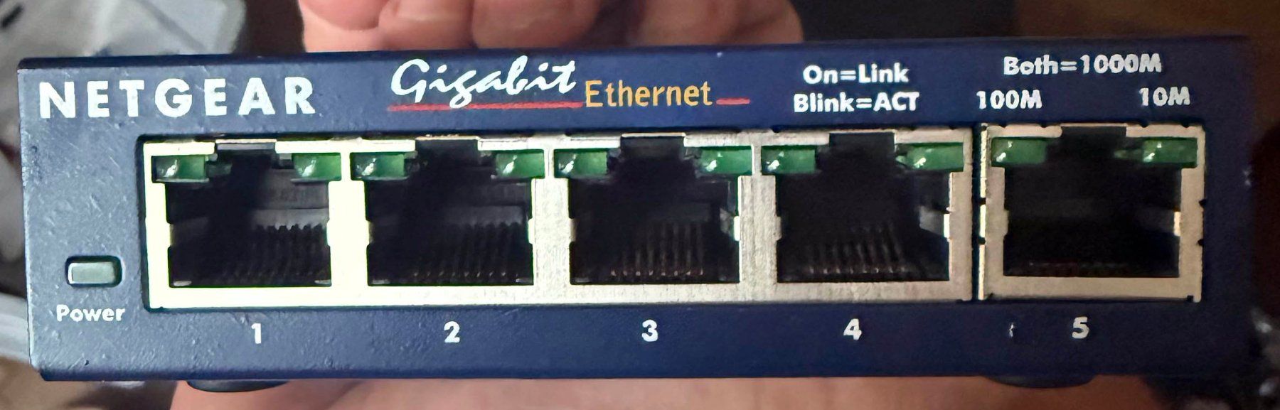 Netgear Hub & Switch: Netgear ProSafe GS105 v2 – Usato da Zürich venduto da Ypar 2