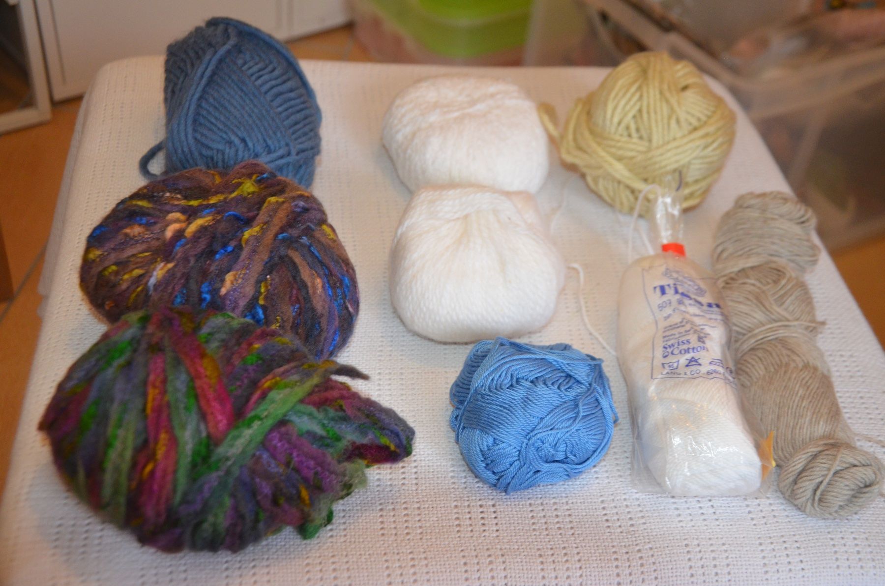 Lana: 9 WOLLE RESTE PAKET -- (C) – Nuovo (secondo la descrizione) da Chiasso venduto da Dolly015