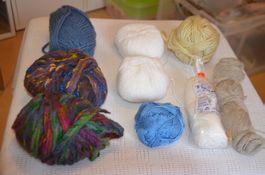 9 WOLLE RESTE PAKET -- (C)