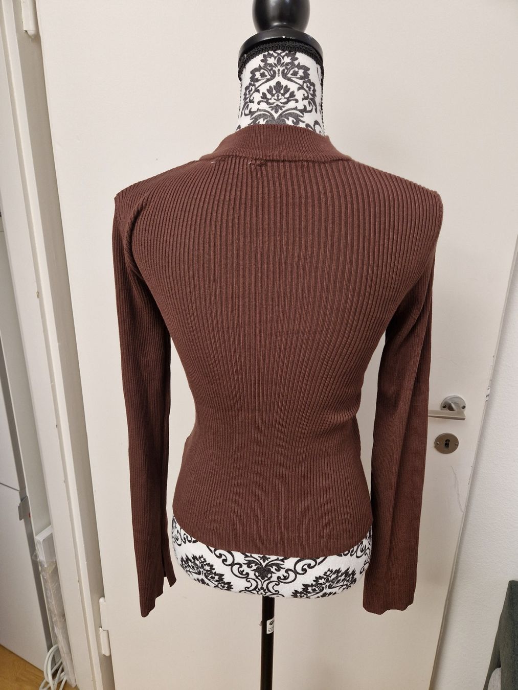 Maglioni & Felpe: Zwei brauner und beige Rippenpullover, Grösse M, – Nuovo (secondo la descrizione) da Glattbrugg venduto da mas_75t2 1