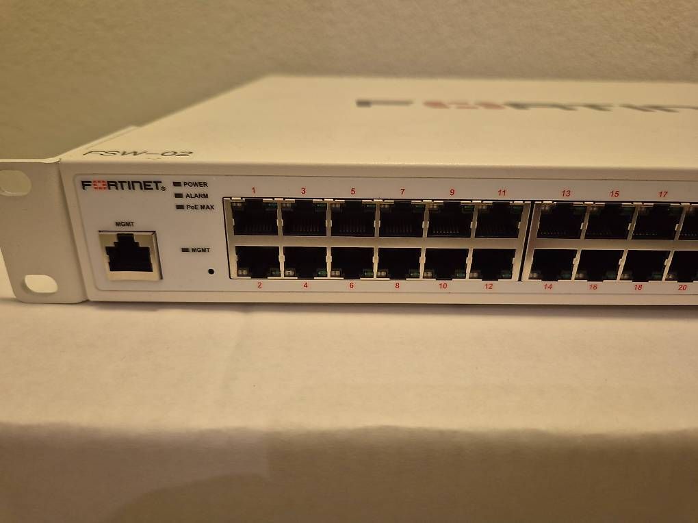 FS Hub & Switch: Fortinet FortiSwitch 448D-FPOE – Usato da Cham venduto da swiss_teufen 3