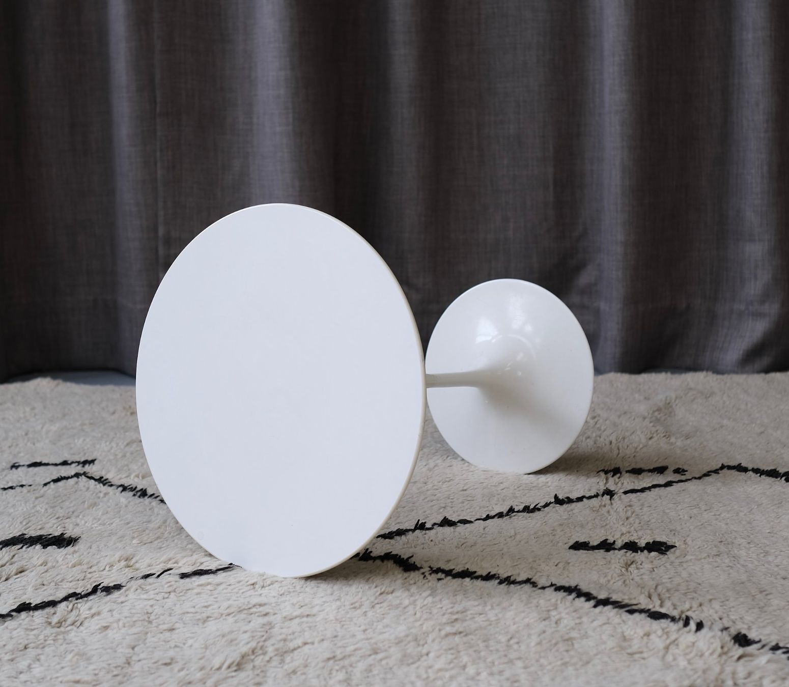 Knoll Tavoli: Eero Saarinen side table by Knoll International – Usato da Bern venduto da Zmodern_VIN 3