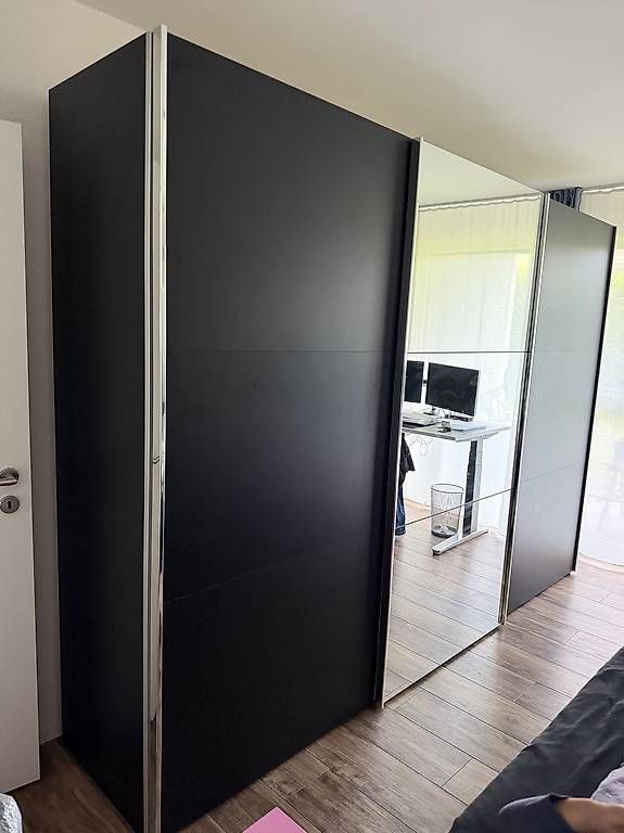 Armadi: Gratis Kleiderschrank von Hubacher – Usato da Däniken SO venduto da Olten86