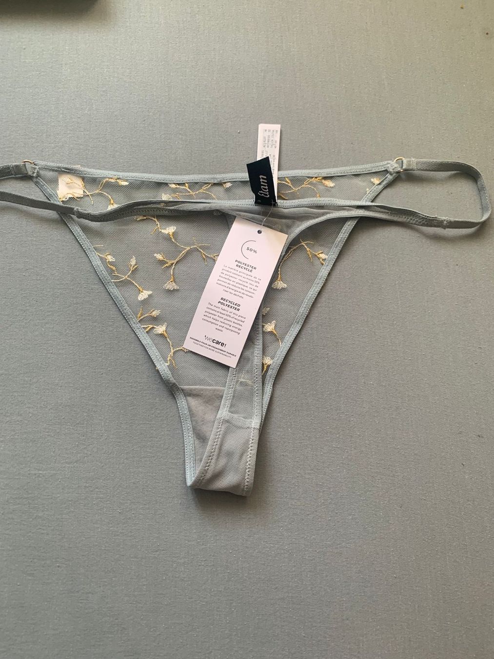 Etam Altra biancheria intima: String Etam gris avec détails dorées taille 42 – Nuovo e nell'imballaggio originale da Cortaillod venduto da ben_y6zr 1