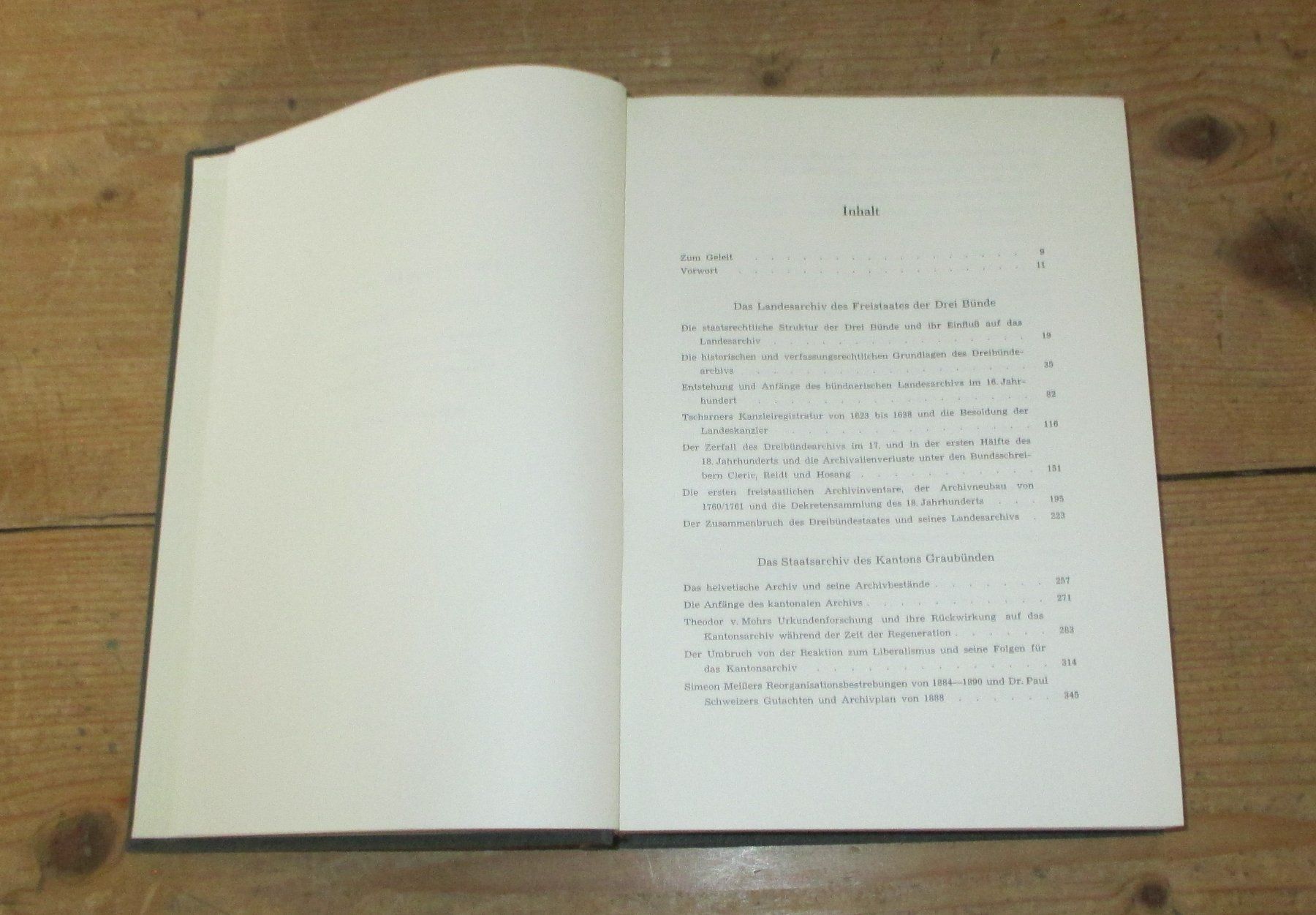 Bücher: Staatsarchiv Graubünden Band I, 1957 – Gebraucht aus Flims - Dorf von Stagediver 1
