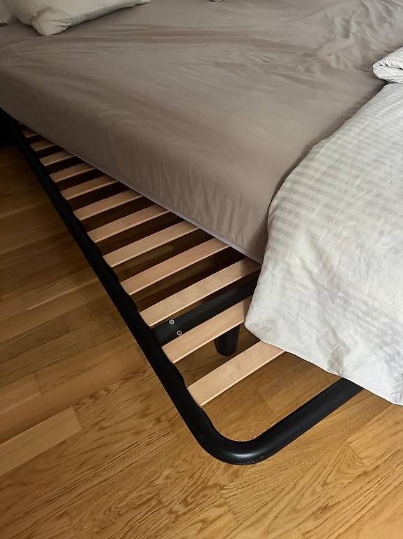 Letti: Bett mit Metallrahmen und Lattenrost – Usato da Buchs AG venduto da mar_n9c7 2