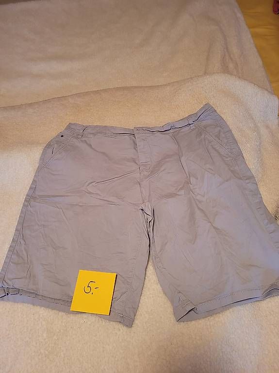 Pantalons: Kurze Hosen Gr.48 – D'occasion à Iseltwald par Bone011 3