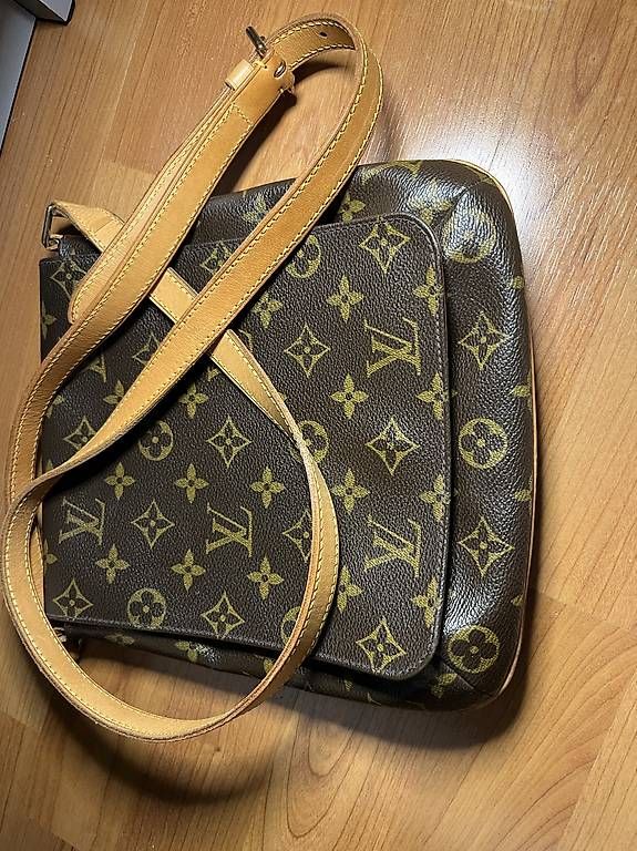 Sacs femmes: Sac Luis Vuitton vintage - monogram  – D'occasion à Choëx par car_stl6 3