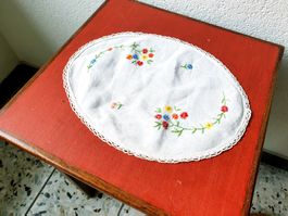 TISCHDECKE DECKE DECKCHEN MIT STICKEREI LANDHAUS VINTAGE