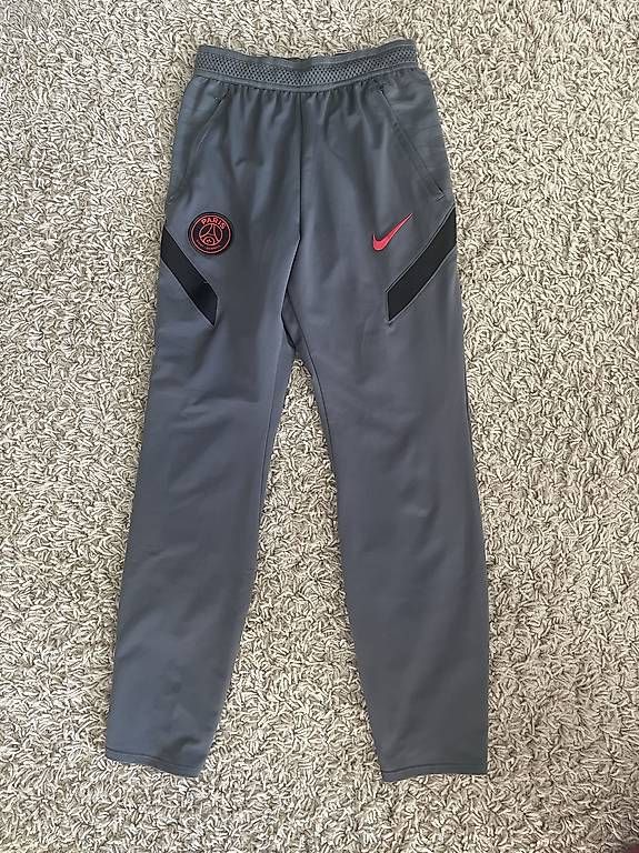 Pantaloni: PSG Nike Trainingshose Gr 152 – Usato da Hedingen venduto da GuterKauf2121 1