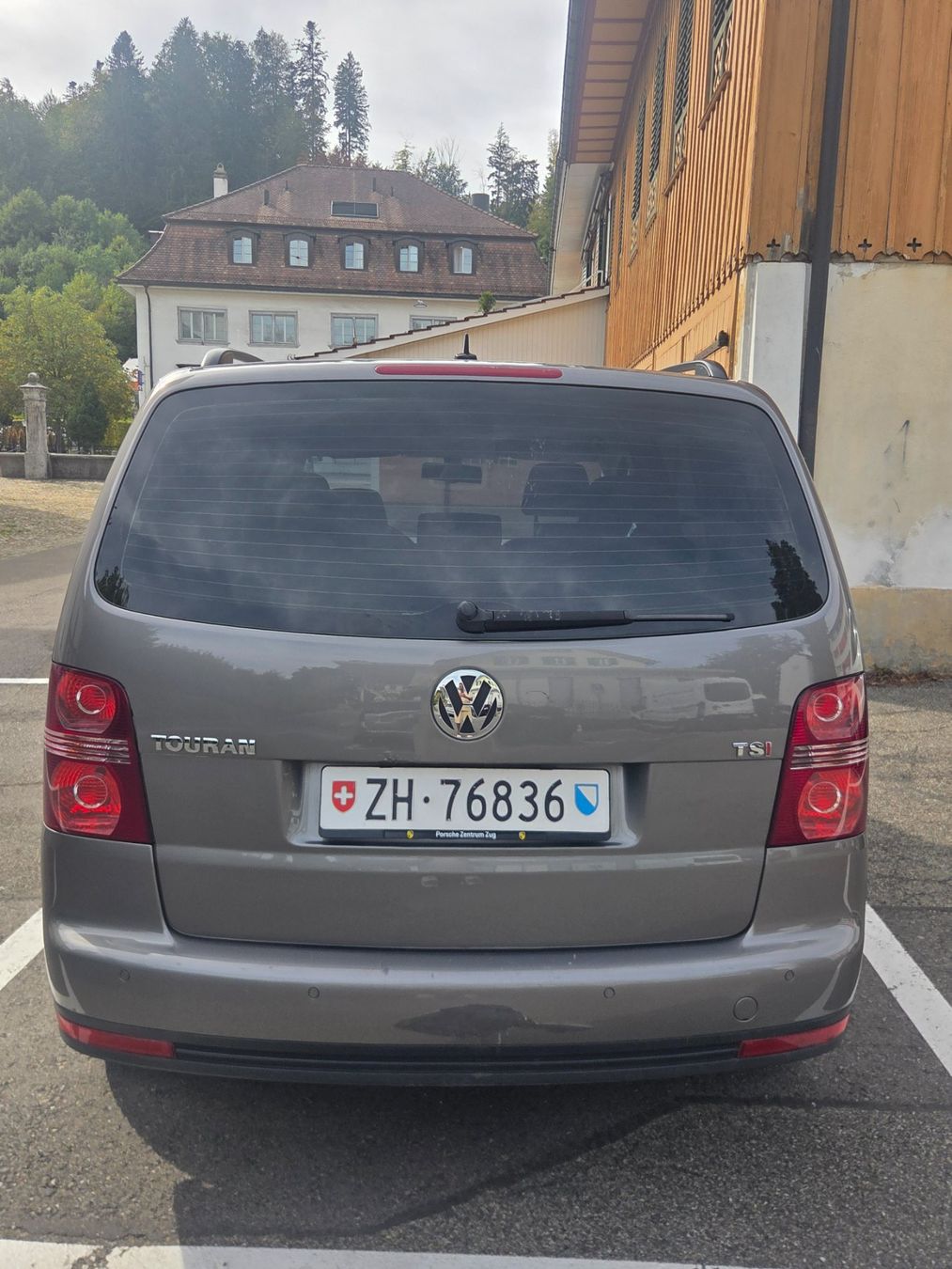 VW Automobili: Vw Touran 1.4TSI  7Plätzer Raumwunder für wenig Geld – Usato da Bauma venduto da Cars_for_Budget 2
