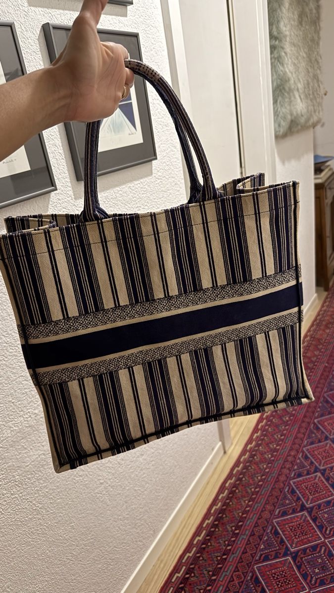 Dior Borse da donna: Christian Dior Book Tote Large – Usato da Neuchâtel venduto da ClosetSwap 2