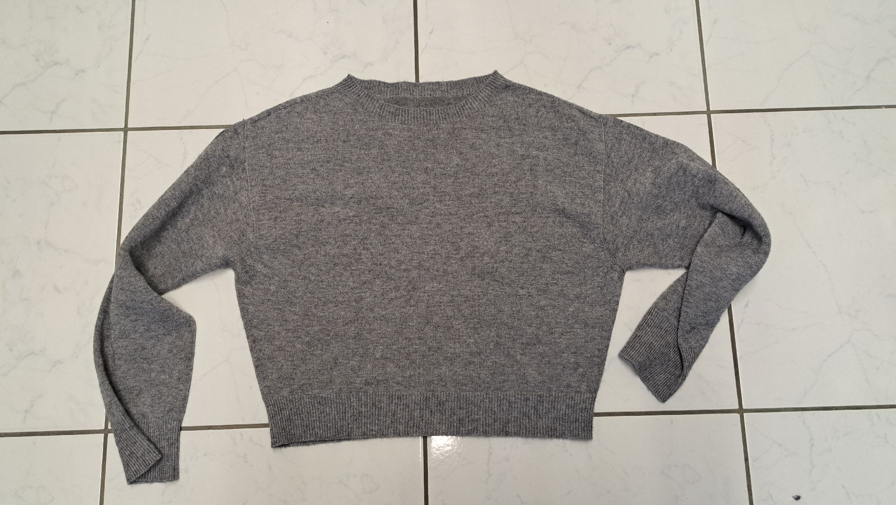 Pullover & Sweatshirts: Pullover kurz grau Viscose gemischt Gr M – Neu (gemäss Beschreibung) aus Zofingen von Gabe0815