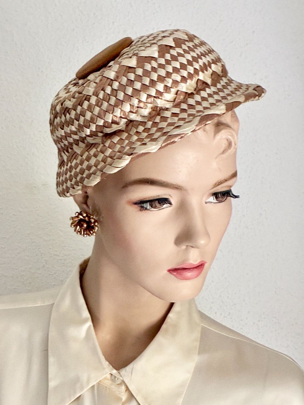 Copricapi, berretti & cappellini: Vintage Basthut Crème/Braun mit Samtknopf – Usato da Kloten venduto da Nephty