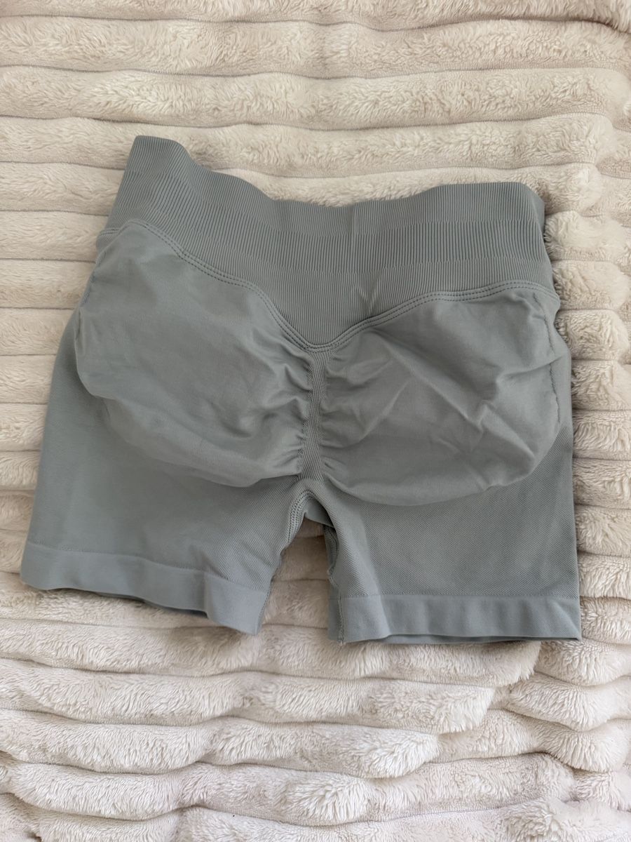Leggings: Damen Seamless Shorts Grösse S neu – Nuovo (secondo la descrizione) da Gränichen venduto da Domsiiiii