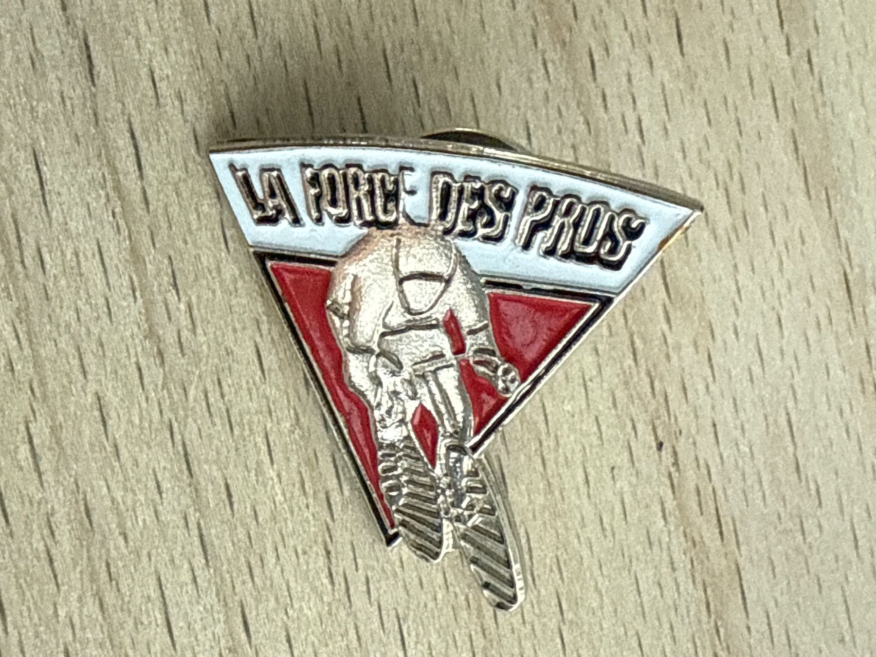 Plaquettes & Badges: Pin "La Force Des Pros" – D'occasion à Glattbrugg par Schweigmatt