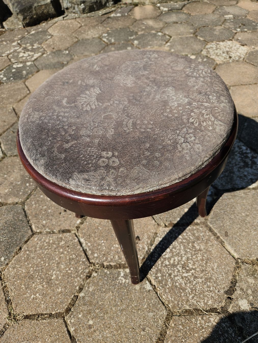 Sgabelli: Holzhocker mit Stoffbezug, Vintage – Usato da Detligen venduto da im.paradisli 1