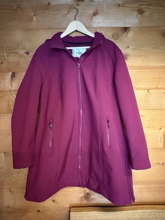 Damen Softshelljacke Grösse 48 beerenfarben