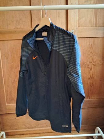 Nike Trainingsjacke Herren Grösse S, Top Zustand!