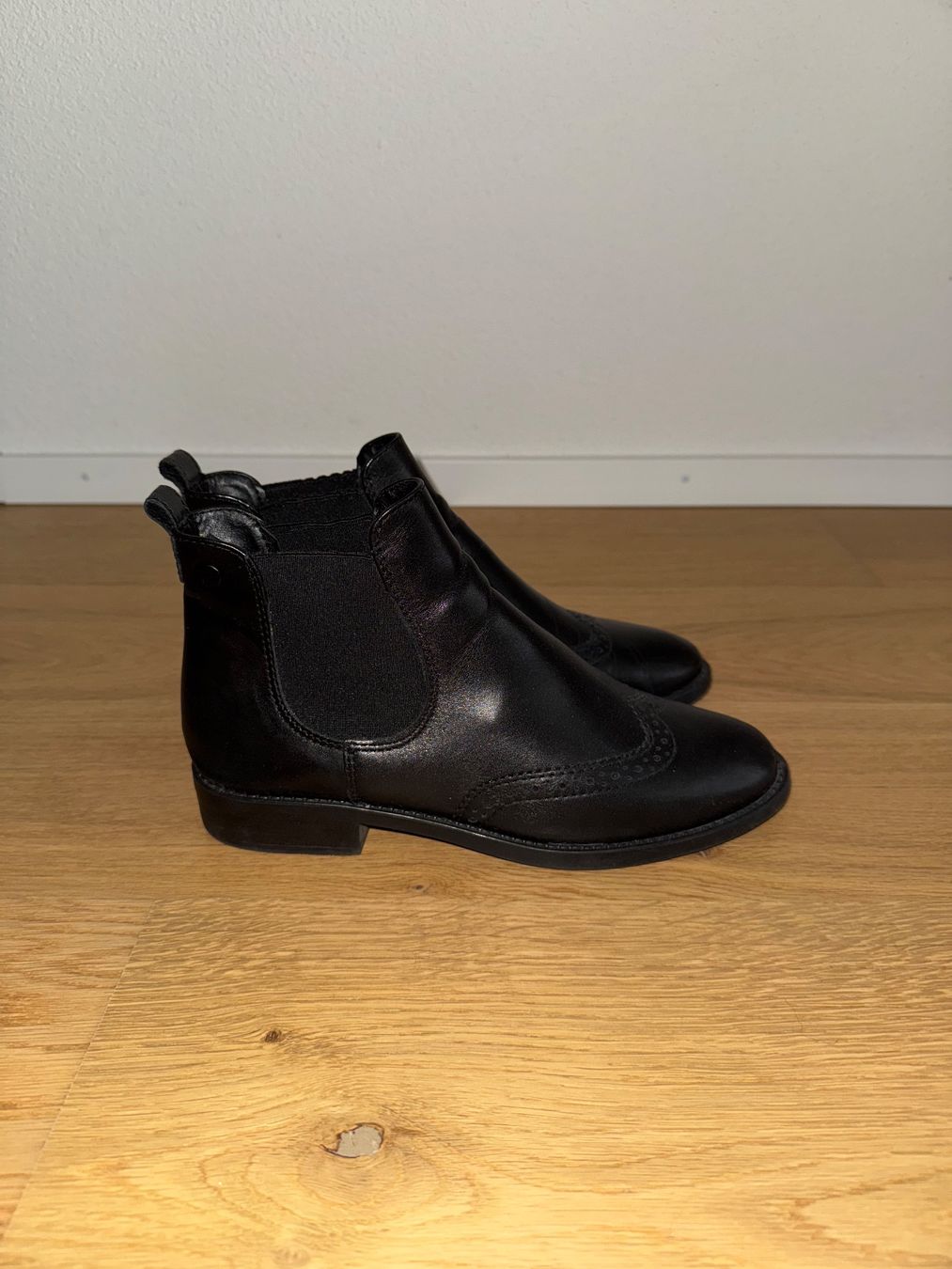 Tamaris Scarpe da donna: Tamaris Stiefeletten schwarz 37 – Usato da Zürich venduto da sel_w5sd 4