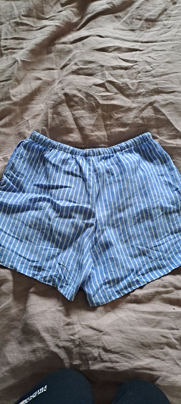 Pantaloni: Leinenshorts blau-weiss gestreift – Usato da Düdingen venduto da Anthelia 5