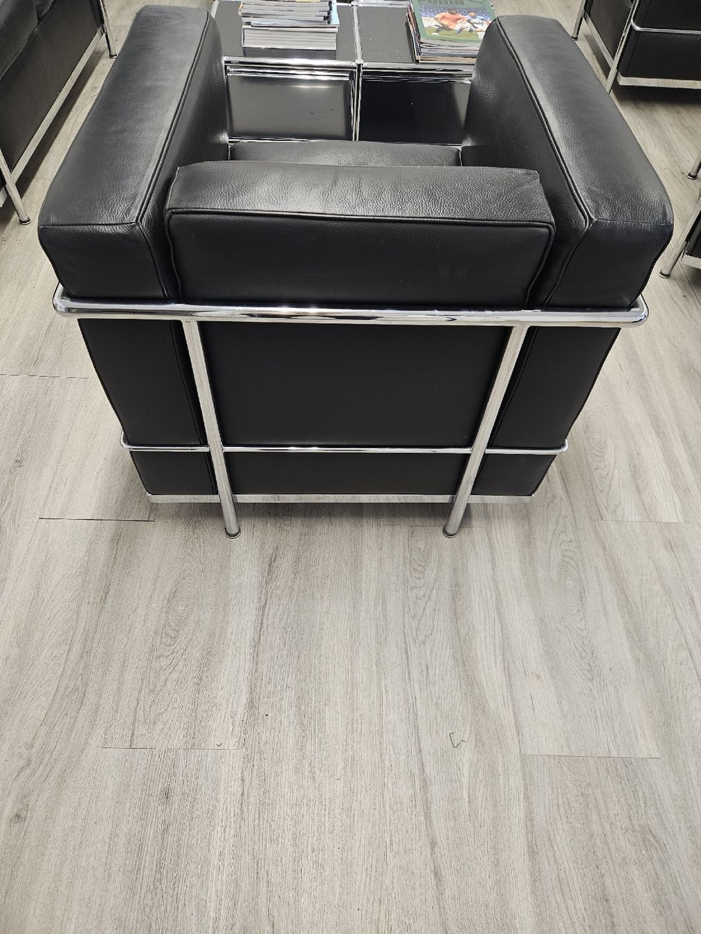 Le Corbusier Poltrone: Designklassiker: Le Corbusier Sessel LC2, Echtleder, Replika – Usato da Zug venduto da kashtos 3