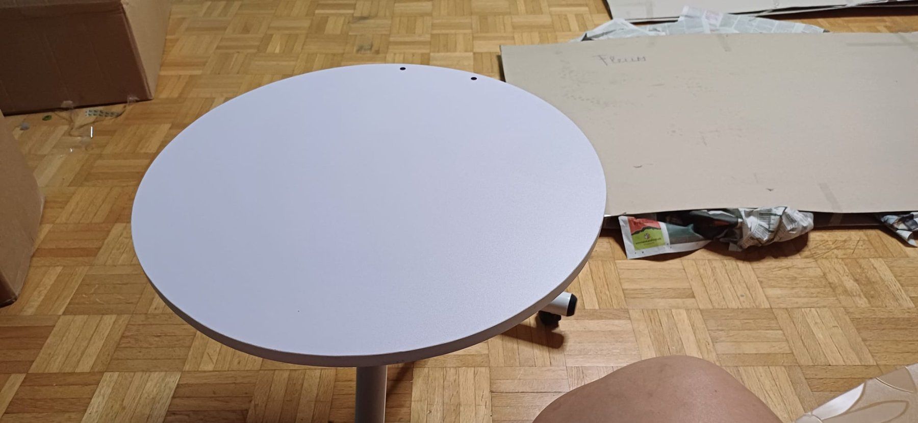 Tische: Table basse ronde à roulettes, réglable en hauteur – Gebraucht aus Payerne von jea_m6nb 6