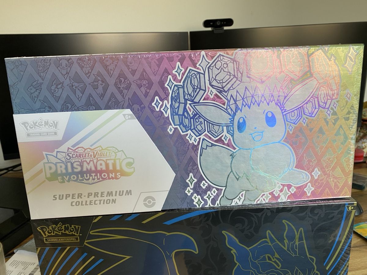 Pokémon Sammelbilder & Trading cards: Pokemon Scarlet & Violet Prismatic Evolutions Super-Premium – Neu und originalverpackt aus Aarau von eri_jh6h