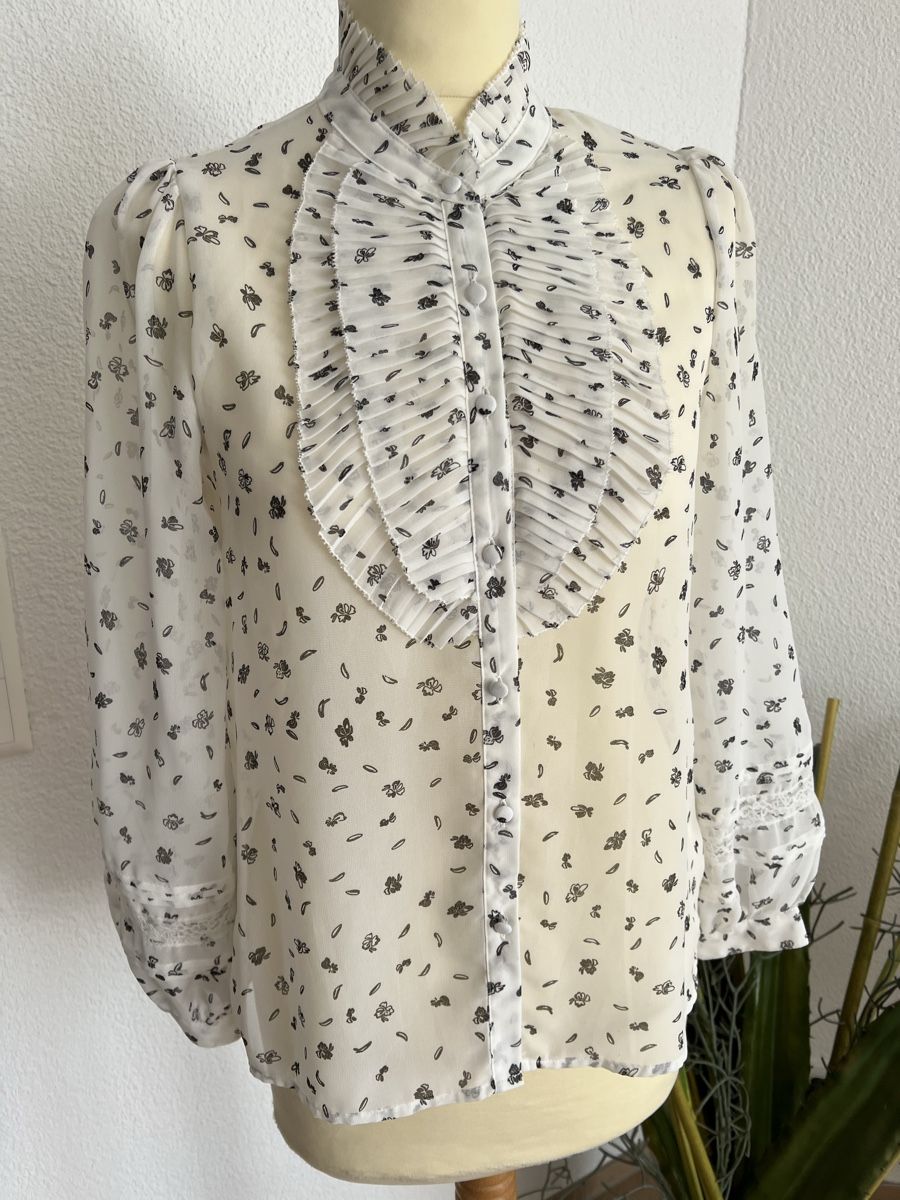 Zara Camicette: Zara Basic Bluse, Grösse XS, mit Rüschen. Neu – Nuovo (secondo la descrizione) da Luzern venduto da suhamadlun