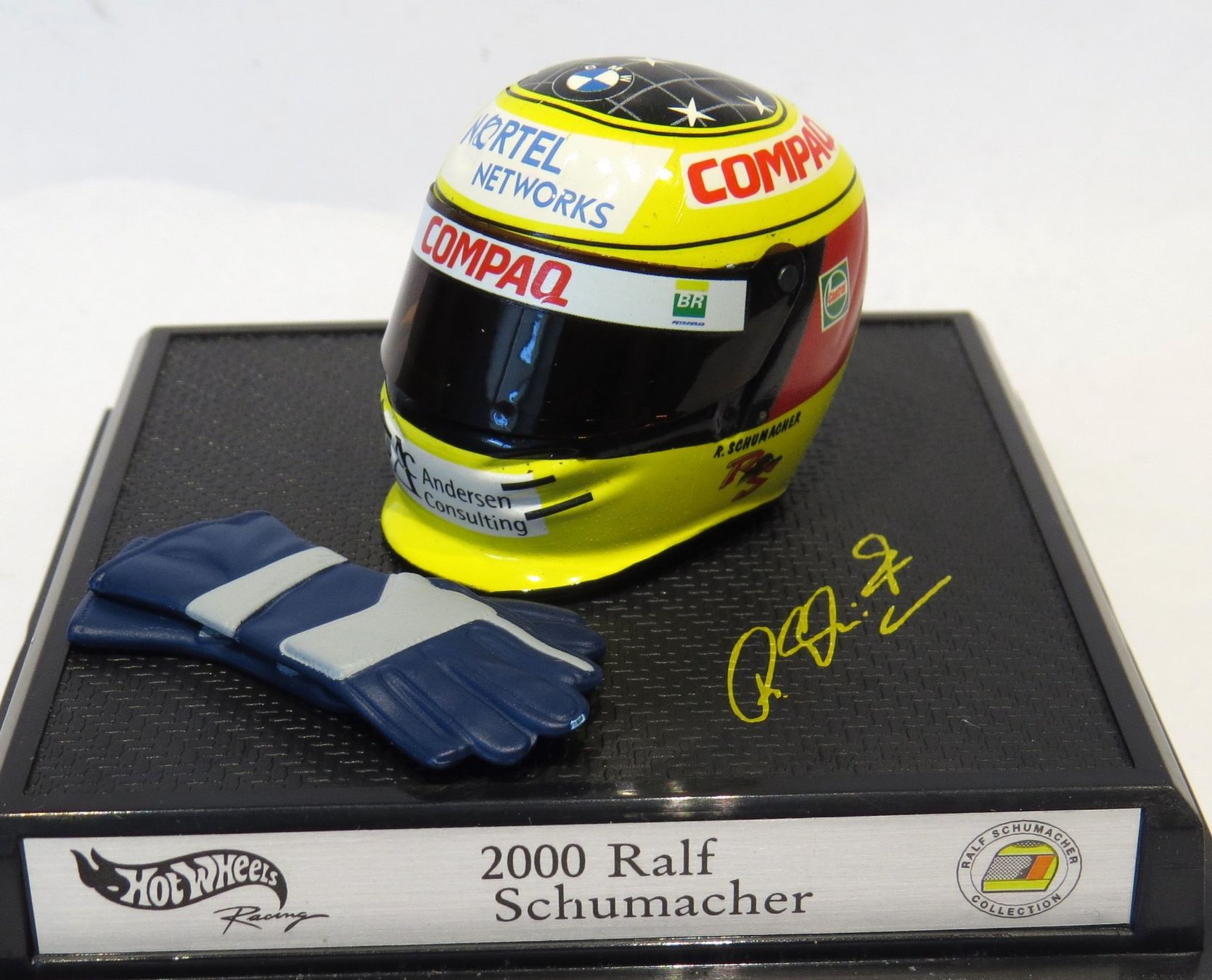 Hot Wheels Modellini d'auto: Helm mit Handschuhen von Ralf Schumacher 2000 – Nuovo e nell'imballaggio originale da Ettingen venduto da campione_1 1