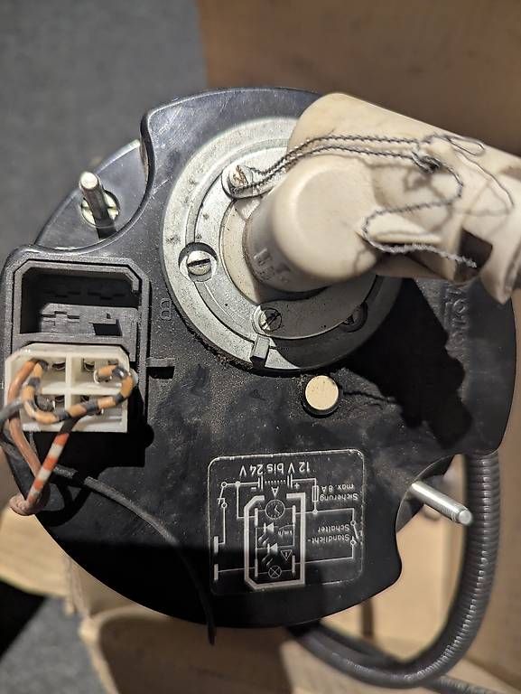Tutti i ricambio: Tachygraphe a disque 12/24 volts  – Usato da Lausanne venduto da vik_l9np 2